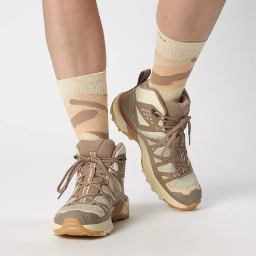 נעלי טיולים אטומות למים לנשים דגם X ULTRA 360 EDGE MID GORE-TEX SALOMON בצבע חול